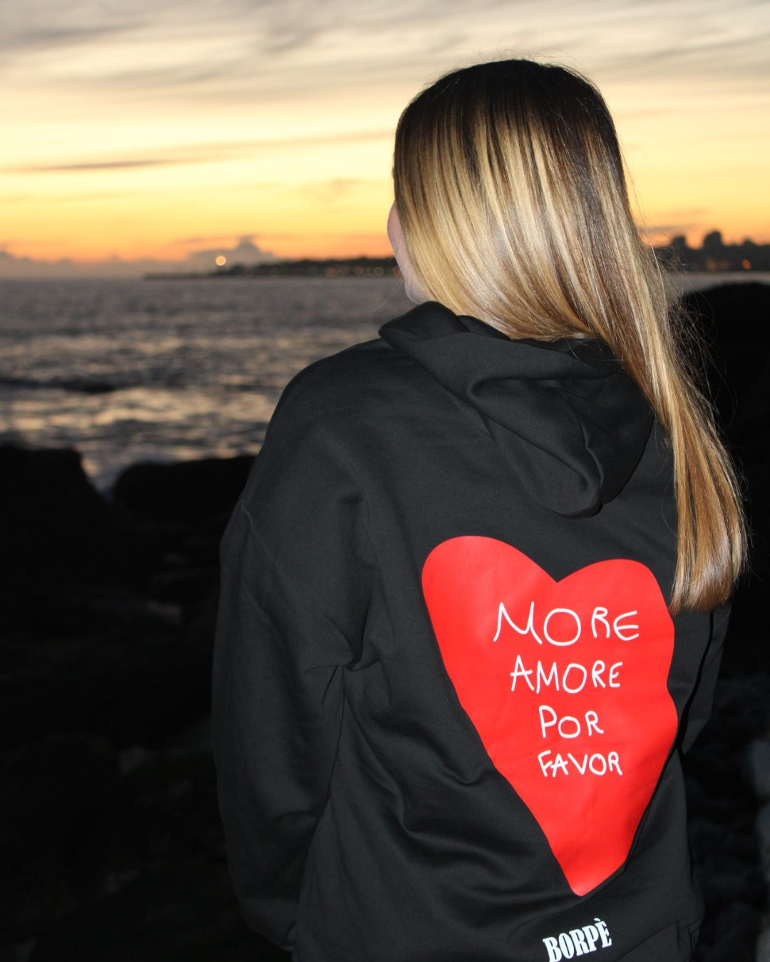 Hoodie "MORE AMORE POR FAVOR"