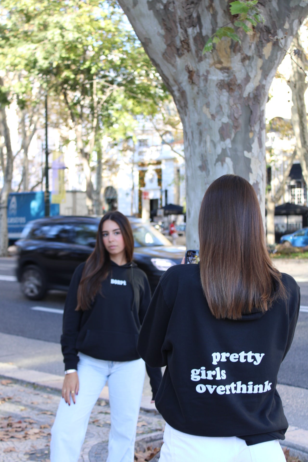 Sweatshirt "Pretty Girls Overthink"