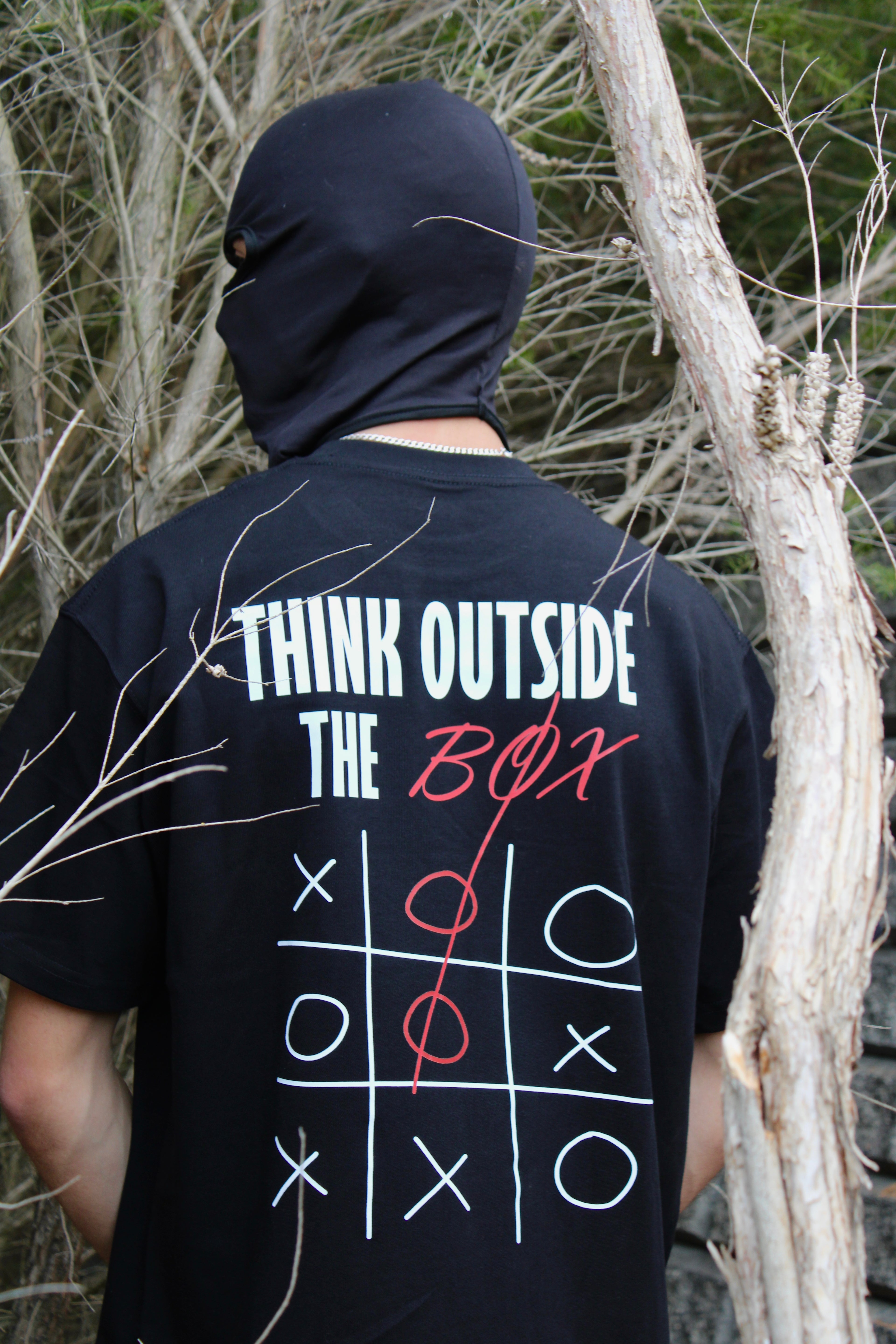 T-Shirt "Think Outside The Box" Black